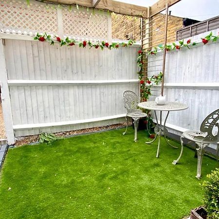 Modern And Cosy Studio Flat London Bagian luar foto