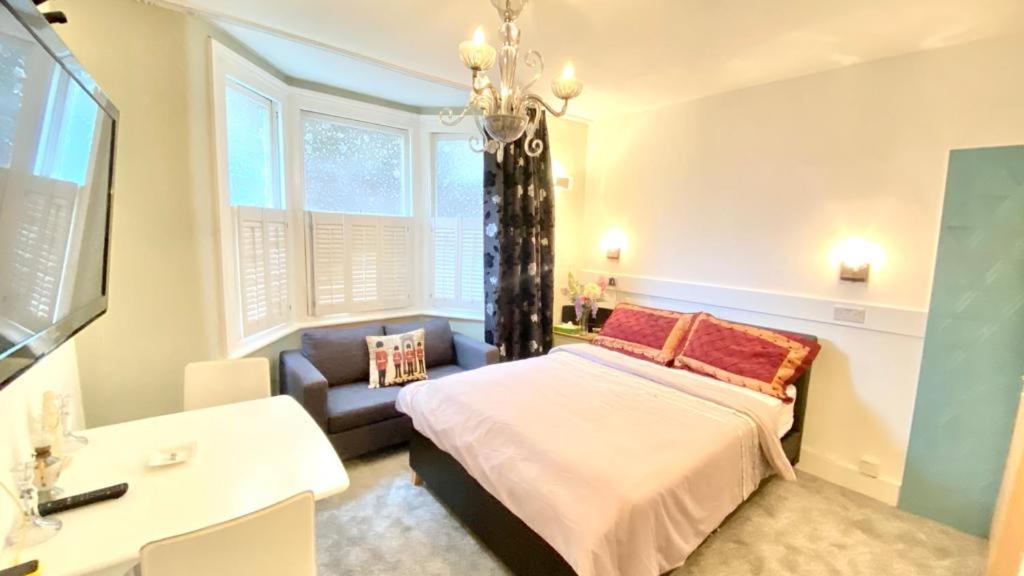 Modern And Cosy Studio Flat London Bagian luar foto